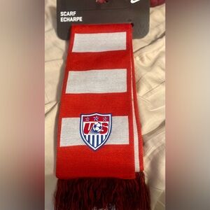 Nike Adult Unisex FTBL/SOCC Scarf Red Style 608869 NEW